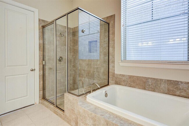 Building Photo - 720 N Shepherd Dr
