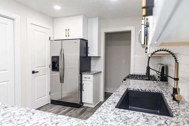 Building Photo - 410 Countryside Pl