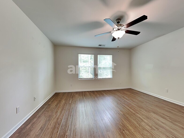Building Photo - 208 Orion Way