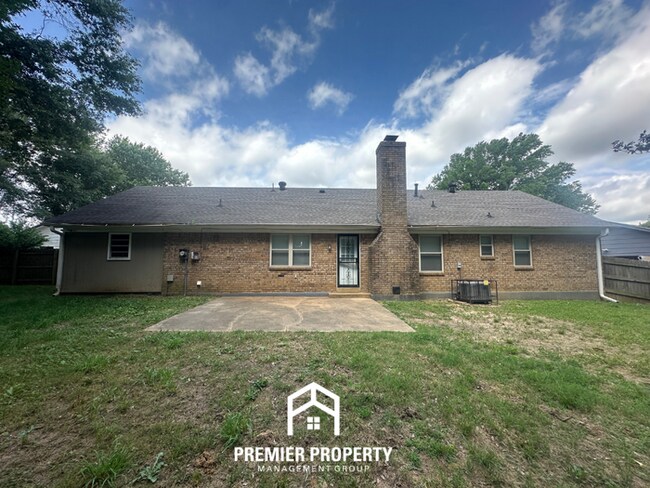 Building Photo - Beautiful 3BR/2BA Bartlett Cove | 1,668 Sq Ft, Brick Fireplace & Dual Dining Areas