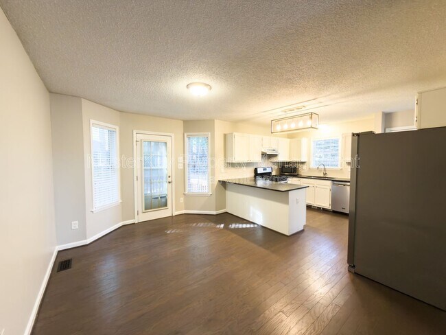 Building Photo - 251 Tillamook Dr