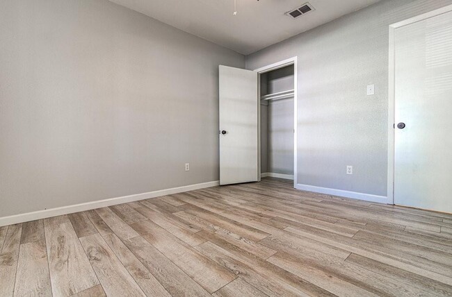 Building Photo - 8523 Brookfield Dr