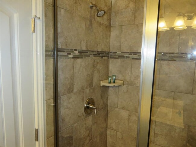 Building Photo - 13400 Briarwick Dr