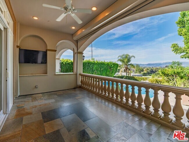 Building Photo - 18047 Karen Dr