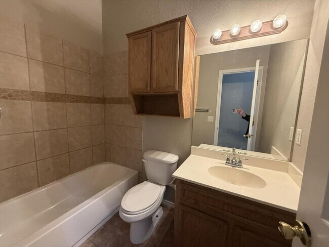 Building Photo - 4205 Cambridge Dr