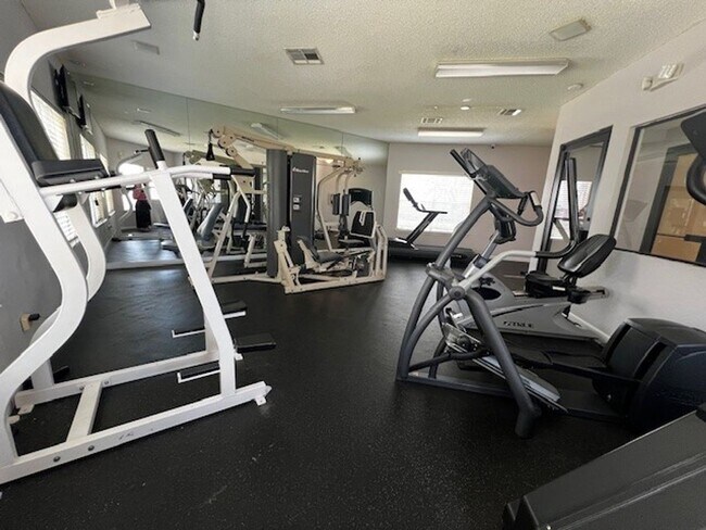 Building Photo - MOVE IN NOW!! Water included! Spacious 3 x2 on 2nd floor with screened in porch!! All tile floors!!