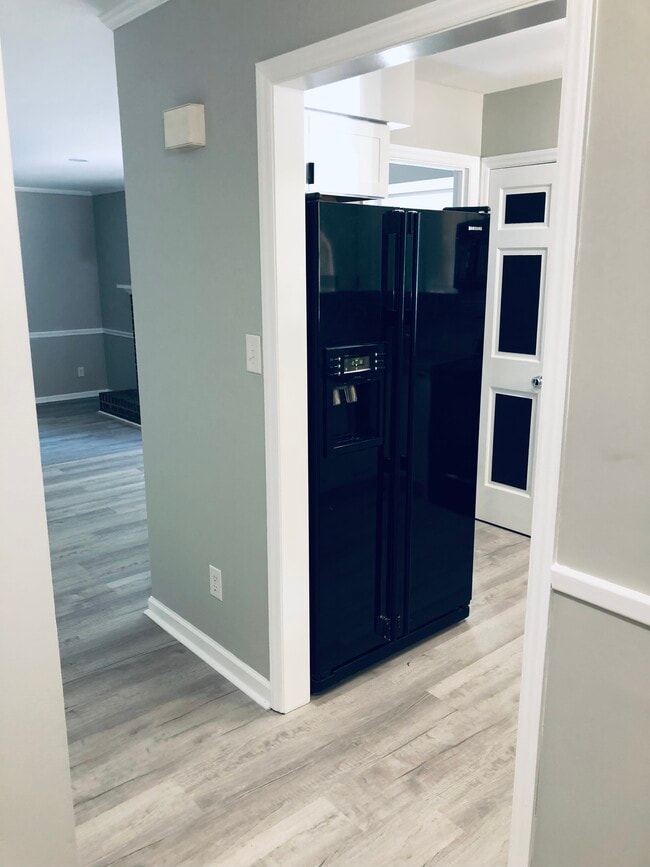 Building Photo - 516 Brent Rd