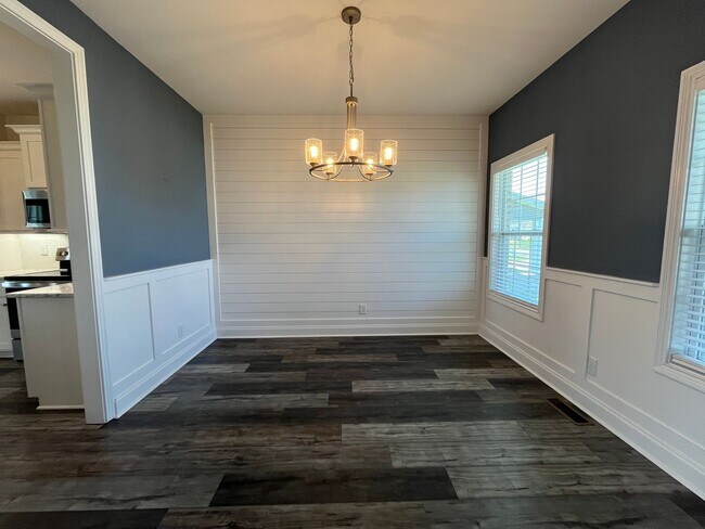 Building Photo - Great 2 story home in Sango!