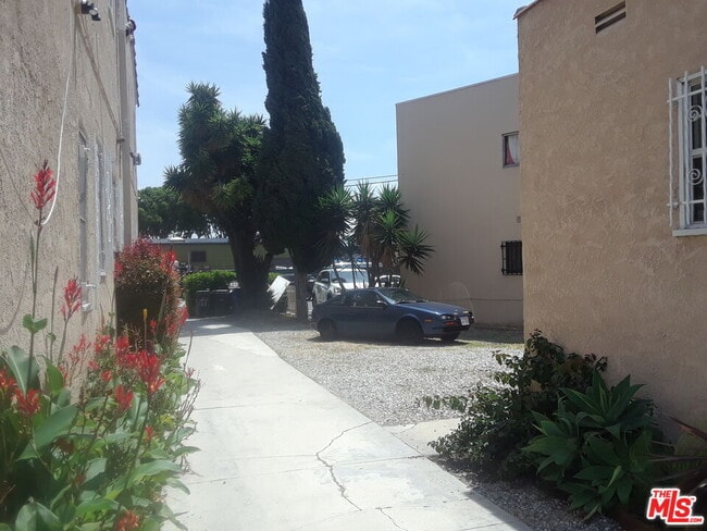 Building Photo - 2117 S Marvin Ave