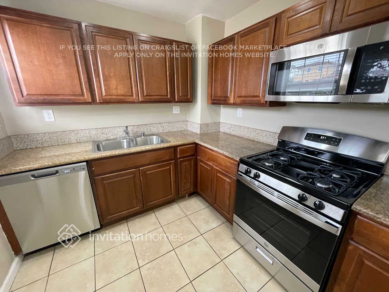 Building Photo - 1310 W 219th St