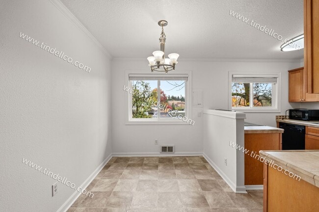 Building Photo - $500 OFF! Charming Upstairs 2BD/1BA in the Heart of Multnomah Village- Water, Sewer & Garbage Inc...