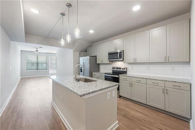 Building Photo - 4484 Marietta St