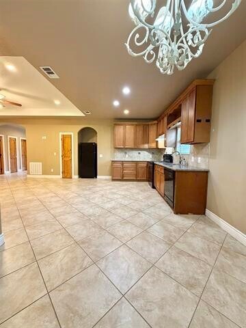 Building Photo - 116 Sycamore St