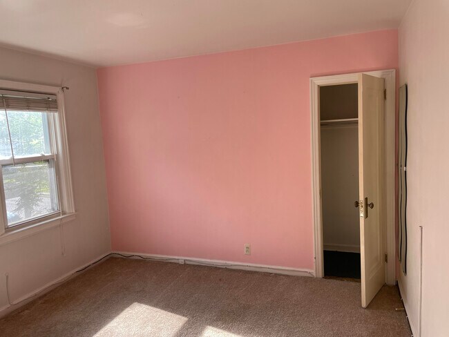 Building Photo - 278 Delawanna Ave