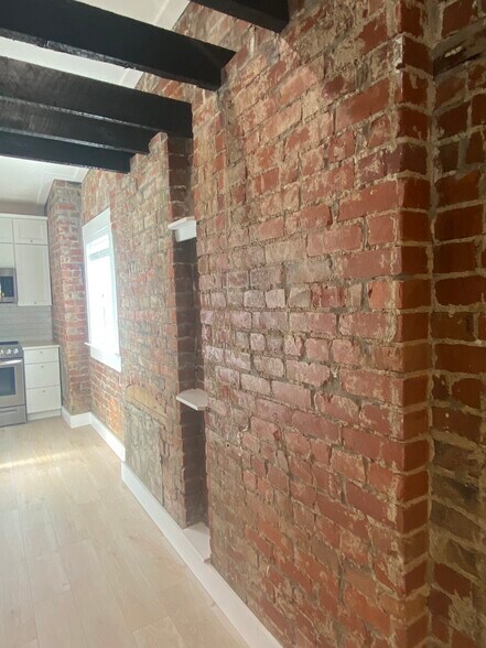 Building Photo - 427 Klotter Ave