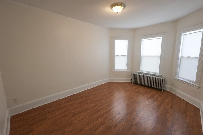 Building Photo - 421 Seaver St