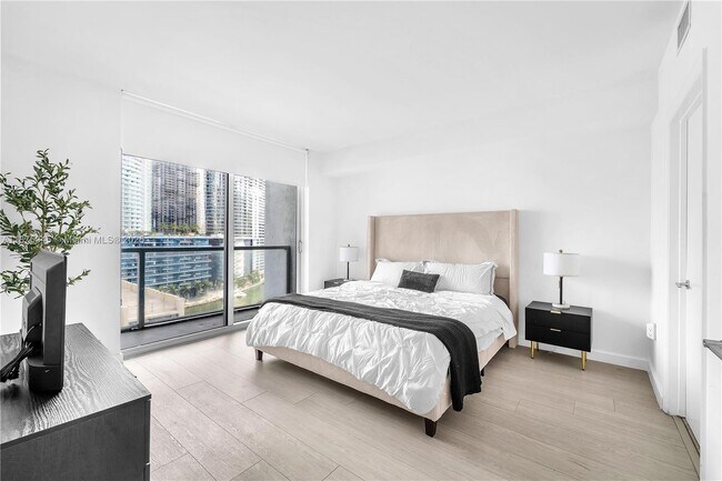 Building Photo - 500 Brickell Ave