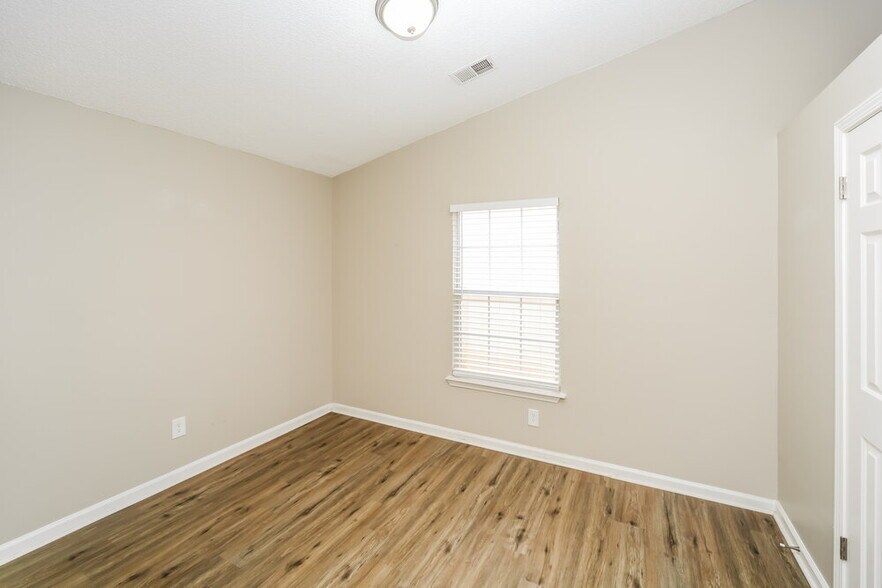 Building Photo - 7203 Atterbury Cir E