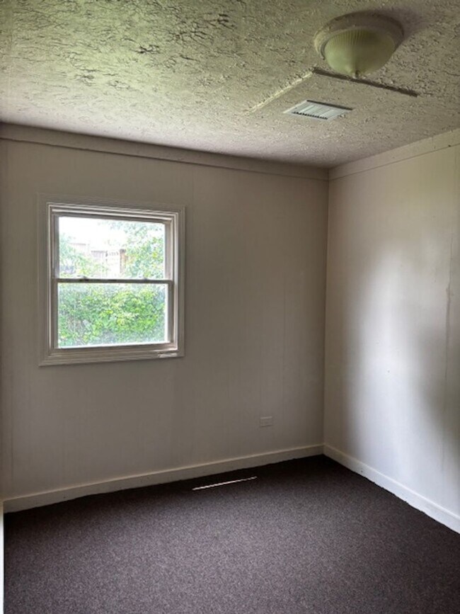 Building Photo - 1227-1229 Avenue