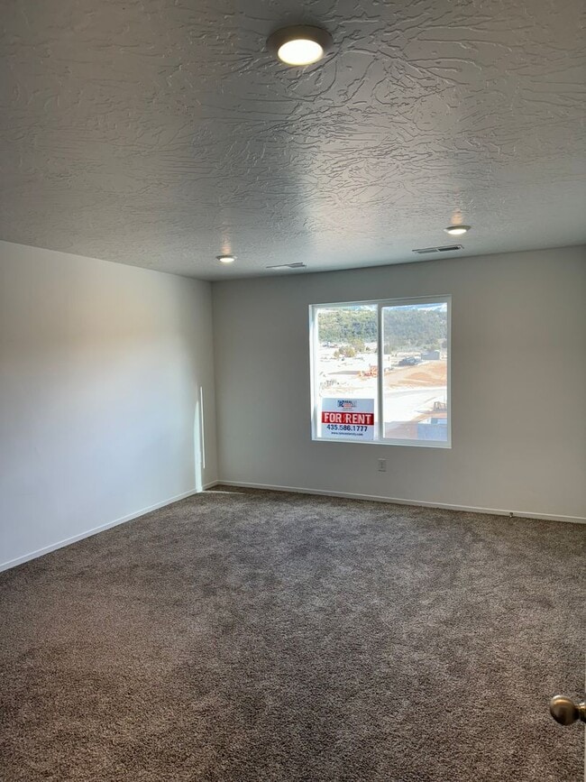 Building Photo - 2958 W Graham Lp