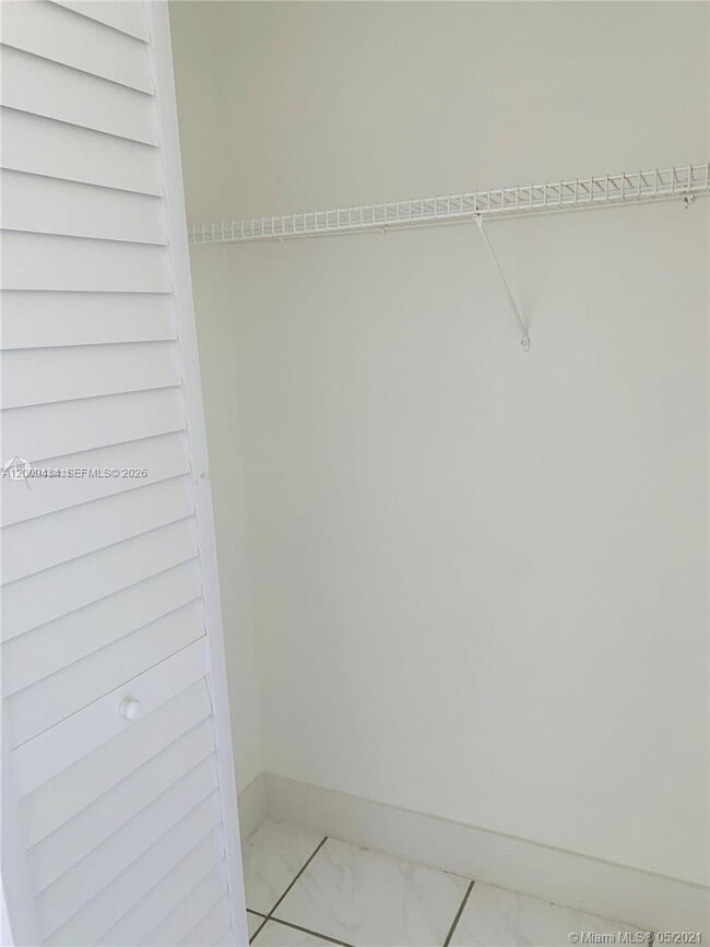 Building Photo - 1325 W 68th St