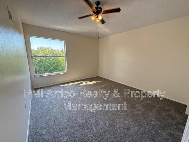 Building Photo - 12653 Longcrest Dr