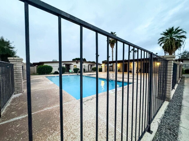 Building Photo - "2-Bed, 2-Bath Condo in Laguna Place!"