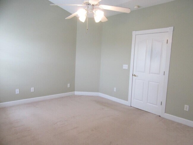 Building Photo - 2241 Waterview Dr