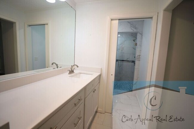 Building Photo - Westside Schools - 3 bed/ 2 bath 2,300 sq.ft.., den/family room, deck in the country on a paved r...