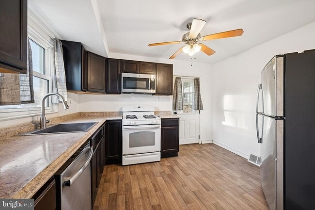 Building Photo - 610 Lee Ave