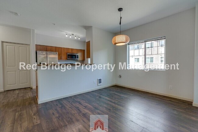 Building Photo - 10834 NE Holly St