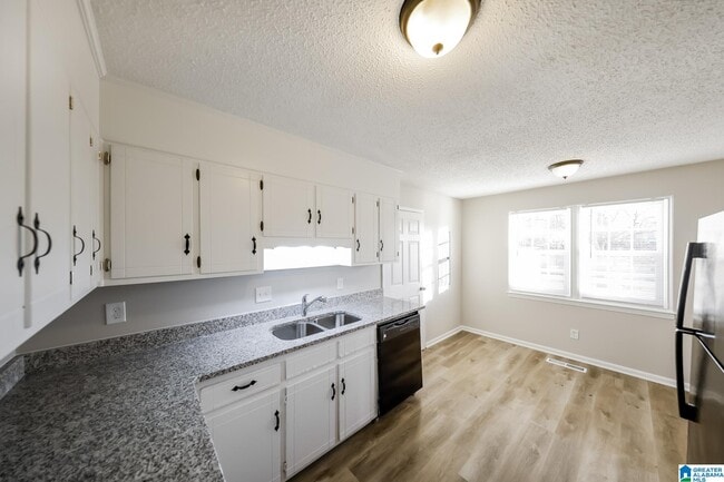 Building Photo - 602 Greenbriar Rd