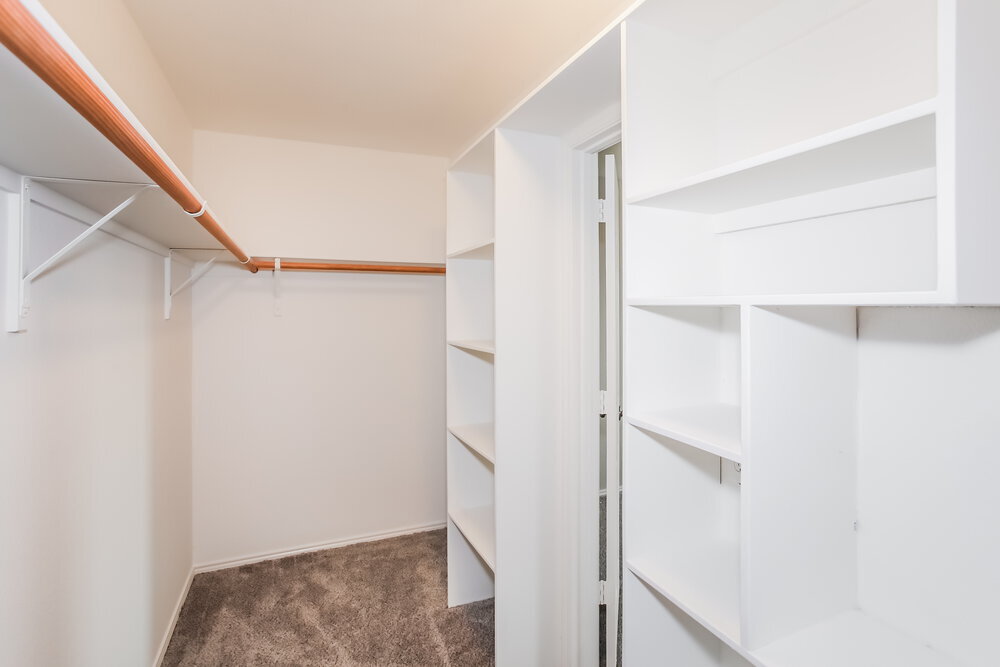 Building Photo - 2005 Burnside Dr