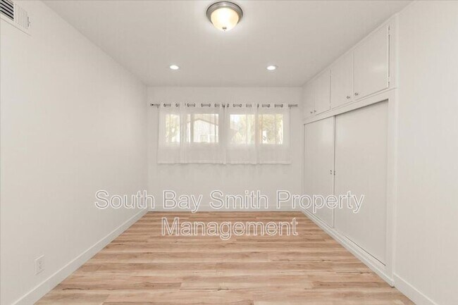 Building Photo - 312 Ave Atezada