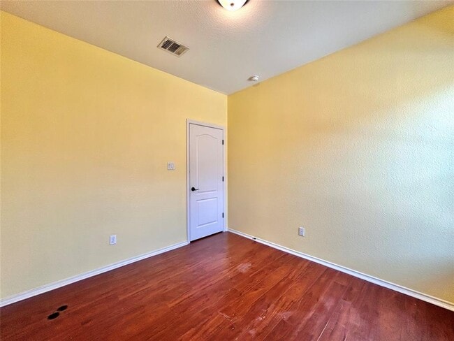 Building Photo - 505 Willow Walk Dr