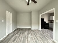 Building Photo - 221 Caylor St