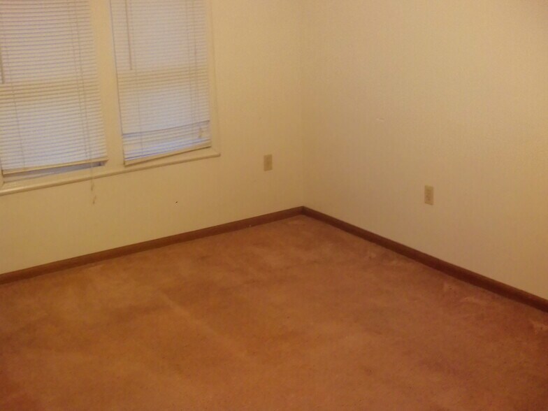 Building Photo - 61 Irene St