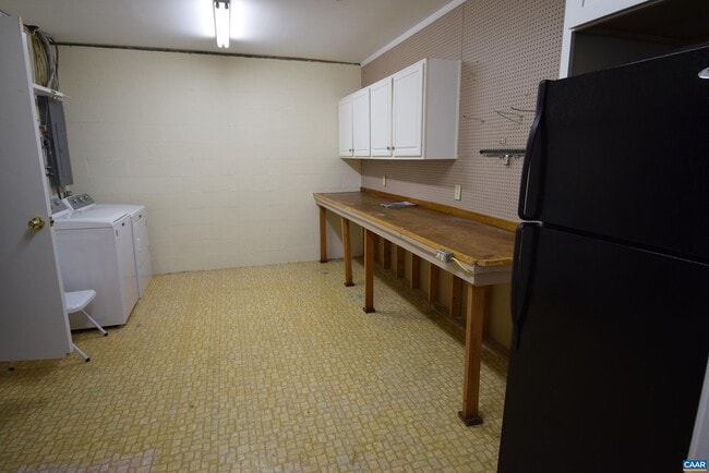 Building Photo - B3 Marina Point