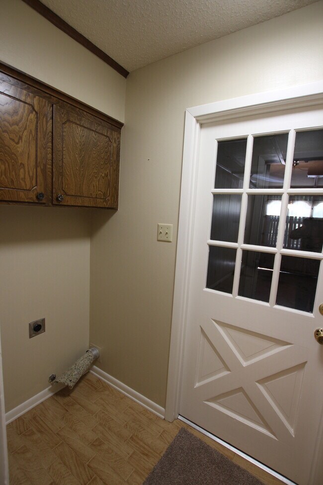 Building Photo - Coming Soon! Charming 3 Bedroom 2 Bath Home in Tyler!