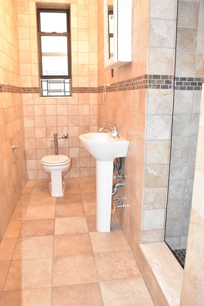 Building Photo - 570 Fort Washington Ave