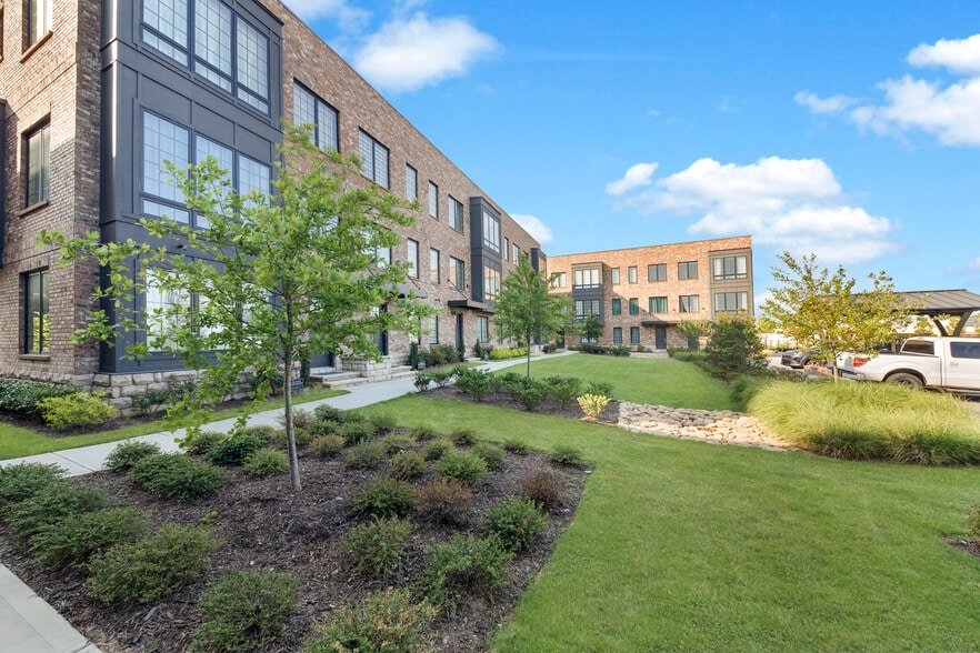 Building Photo - 265 Castleberry Station Dr SW