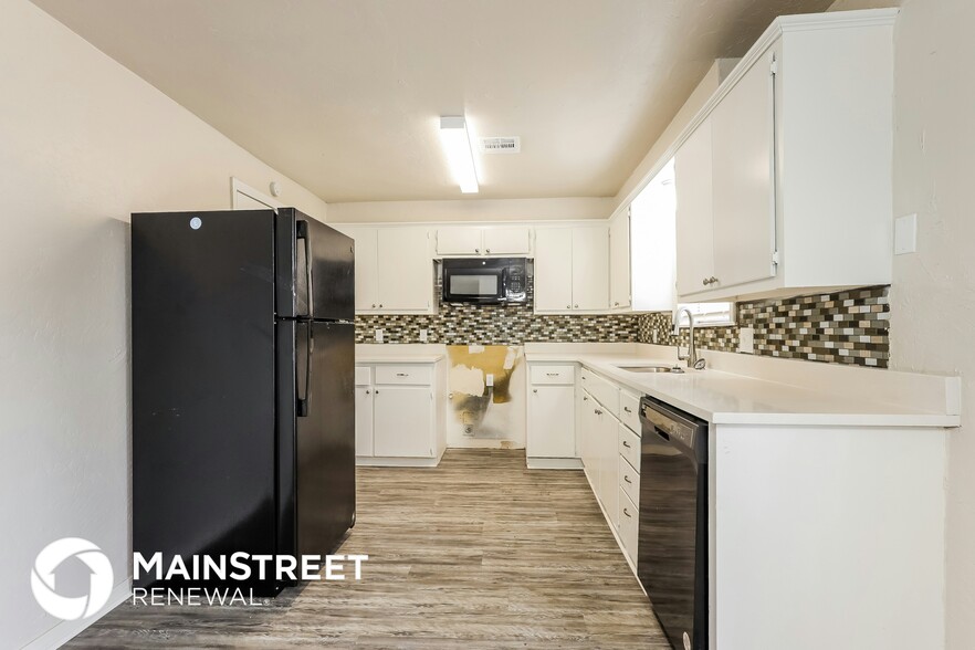 Building Photo - 5516 S Dimple Dr