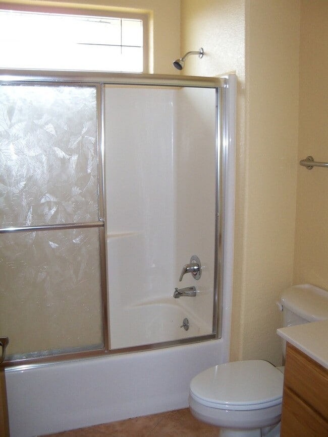 Building Photo - 6 BED | 3 BATH | TRIPLE GARAGE | RED ROCK ESTATES