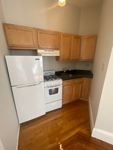 Building Photo - 39 Hemenway St