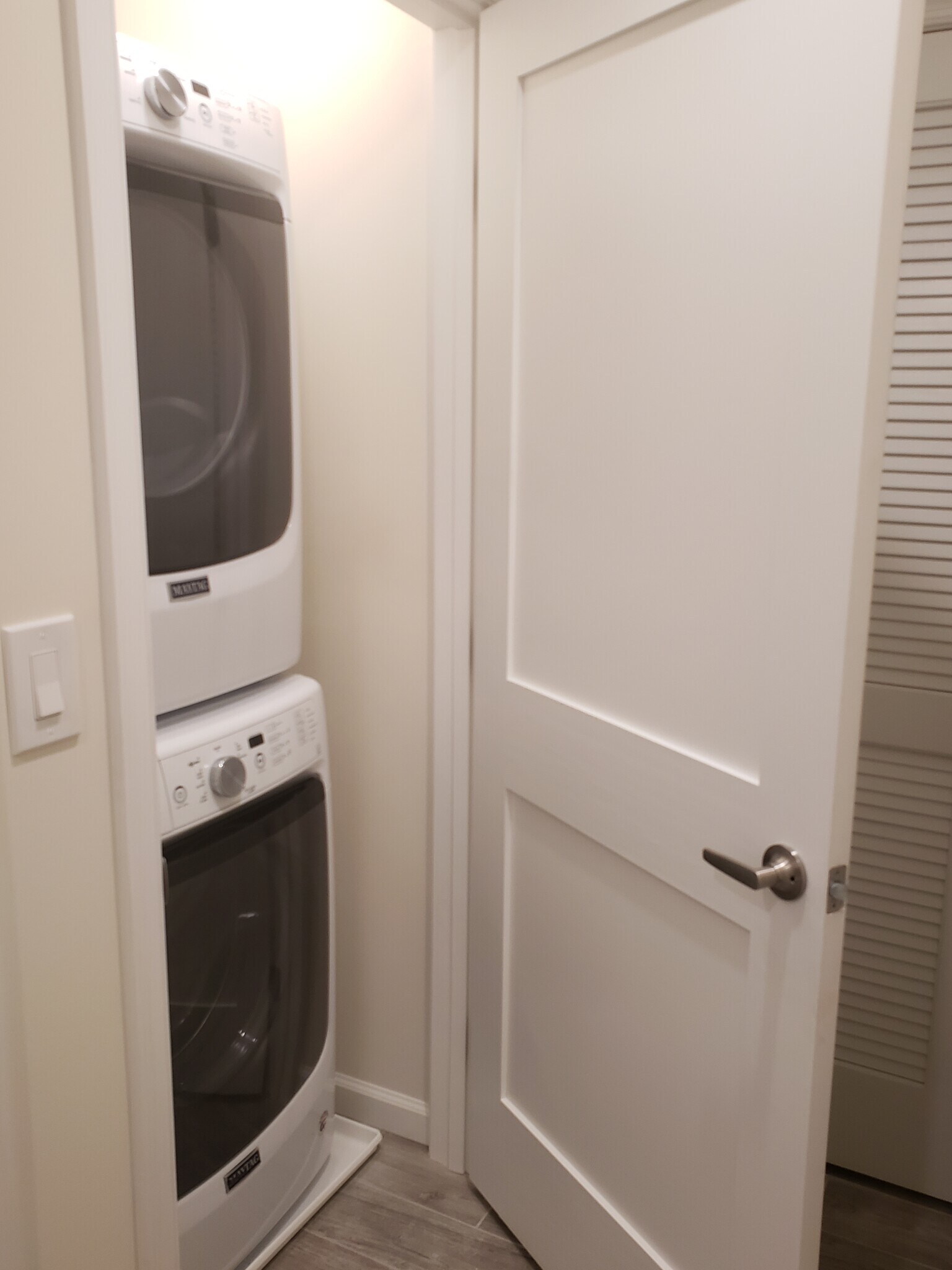 Full Size Washer &amp; Dryer! - 1892 Ontario Pl NW