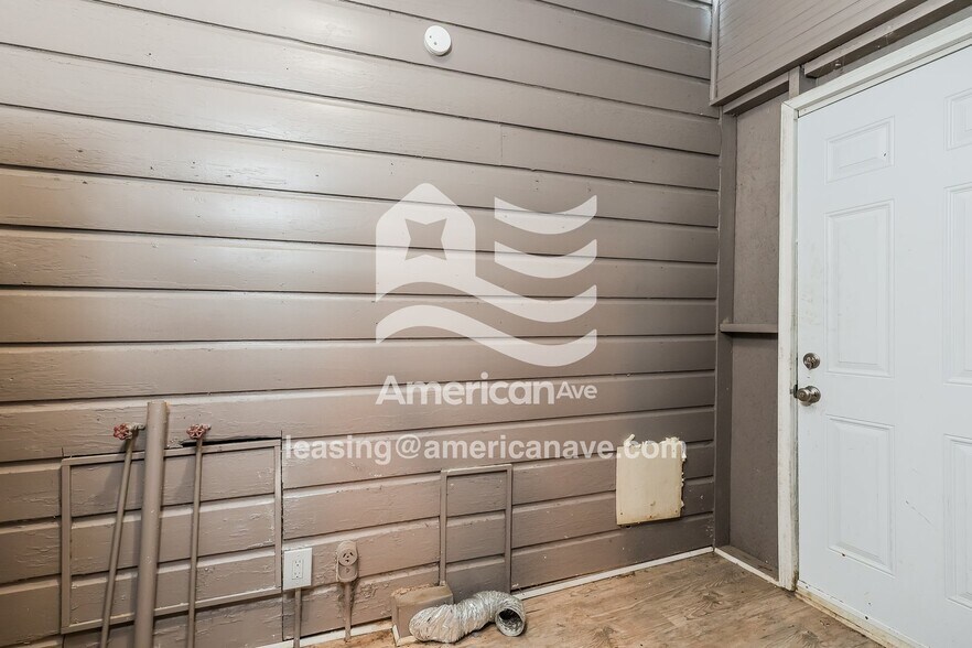 Building Photo - 465 E Ridgeway St