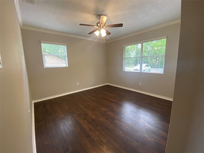 Building Photo - 518 Big Deer Dr