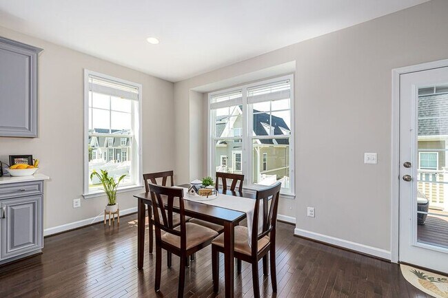 Building Photo - 3208 Marion Square