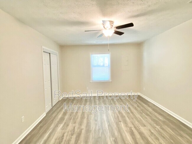 Building Photo - 39 Whites Ln
