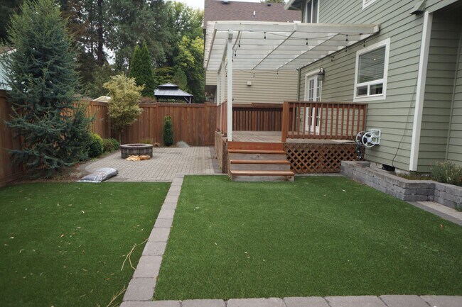 Building Photo - 10602 SW Windsor Pl